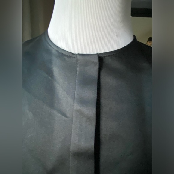 ✨ Chic Black Silk Thomas Wylde Coat with Crystal Detailing ✨ - Picture 4 of 9